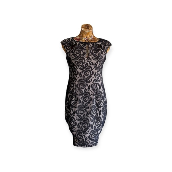 Maggy London Dresses & Skirts - Maggy London dress sleeveless black beige Sz 6 small